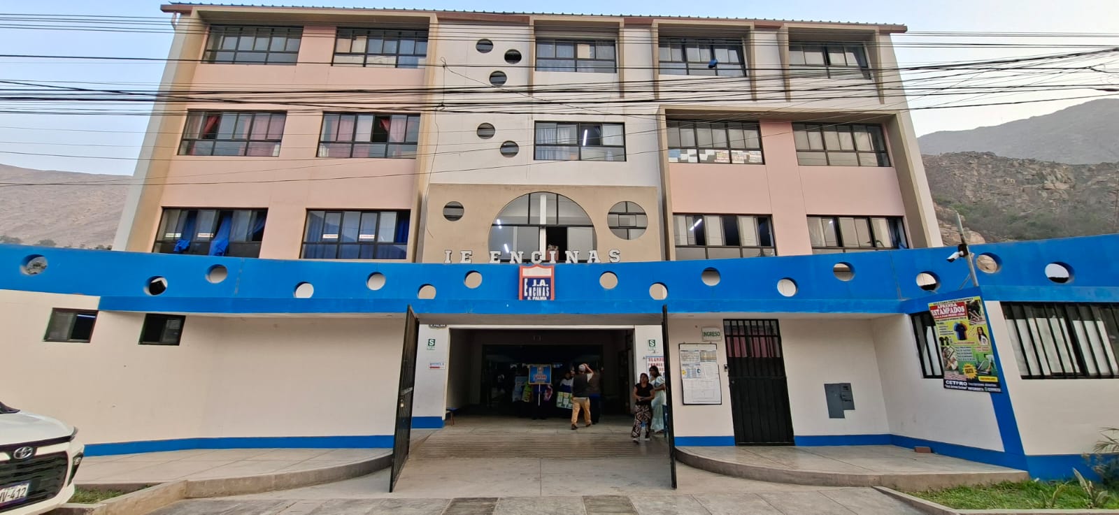 Fachada de la I.E. 20575 José Antonio Encinas Franco